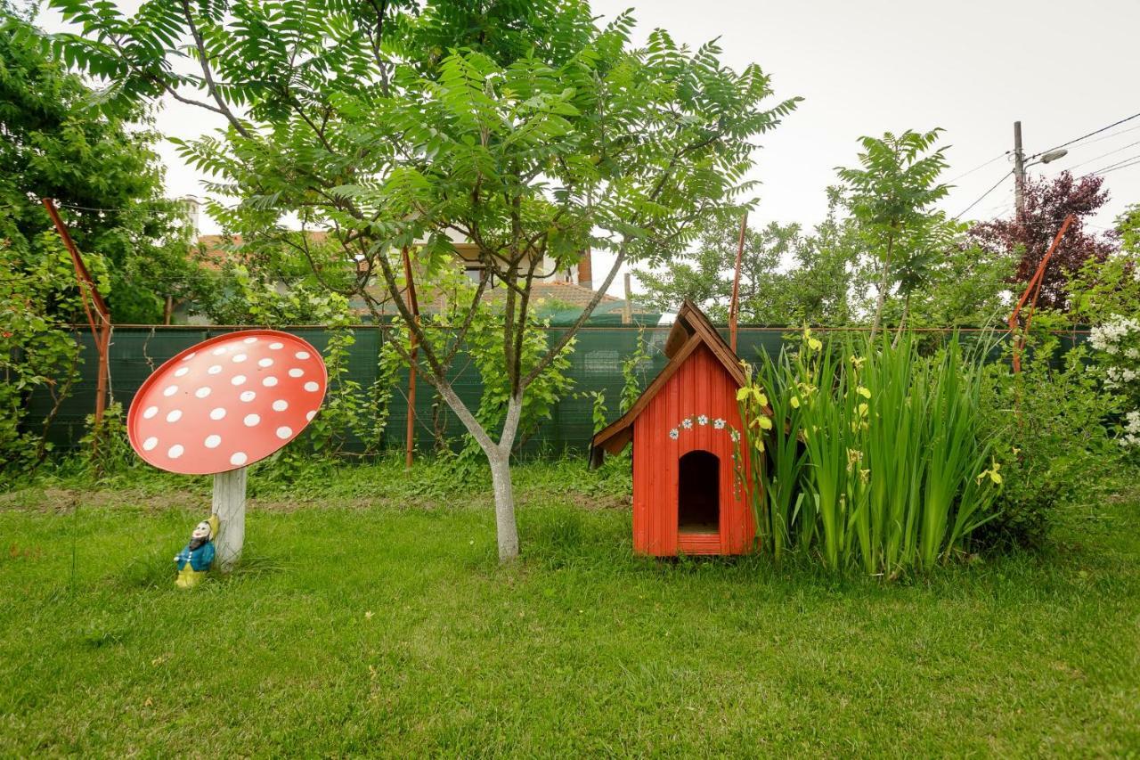 Отель Casa Florilor Куртя-де-Арджеш Экстерьер фото