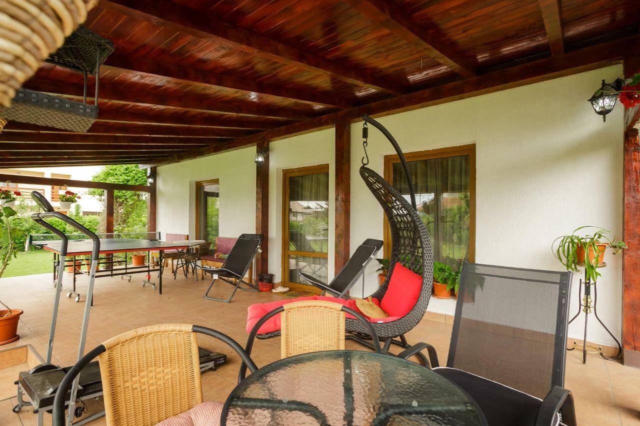 Отель Casa Florilor Куртя-де-Арджеш Экстерьер фото