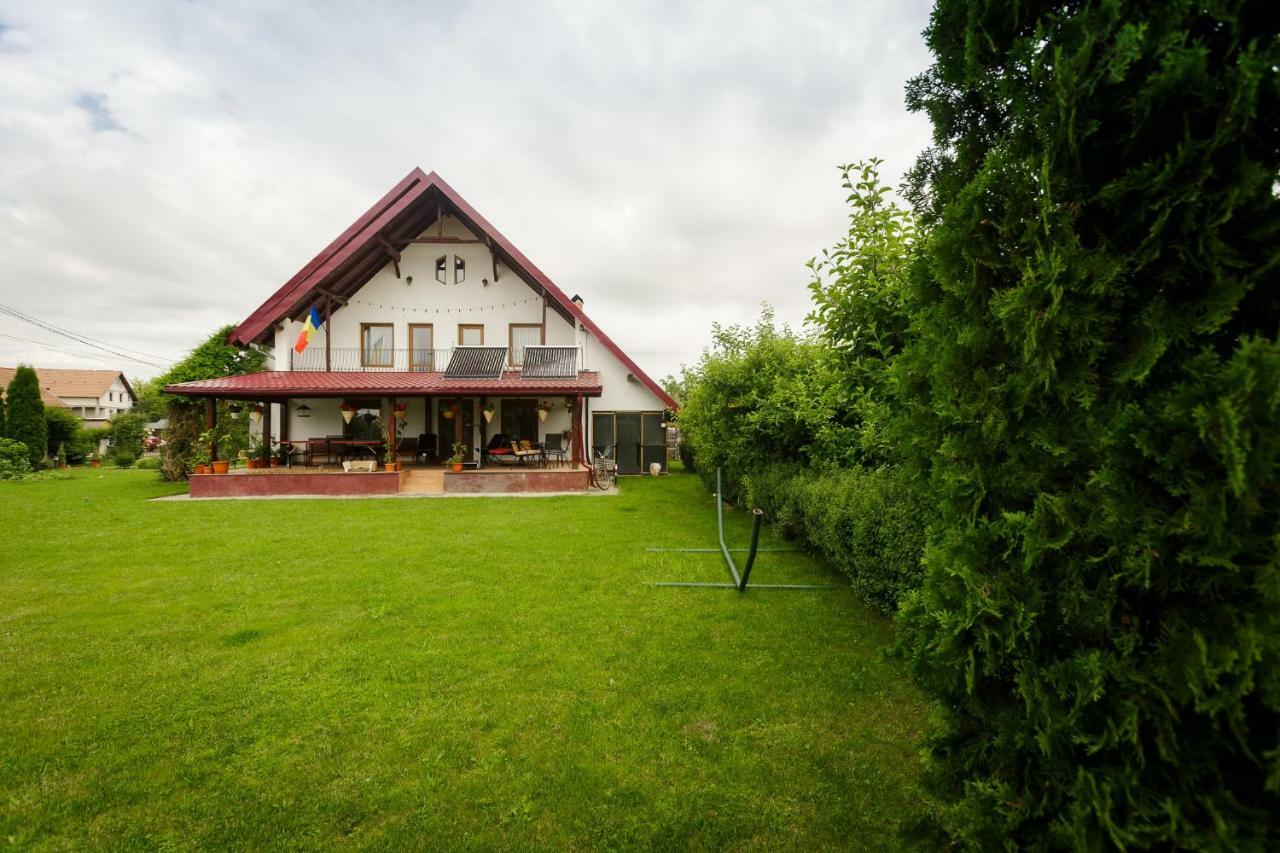 Отель Casa Florilor Куртя-де-Арджеш Экстерьер фото