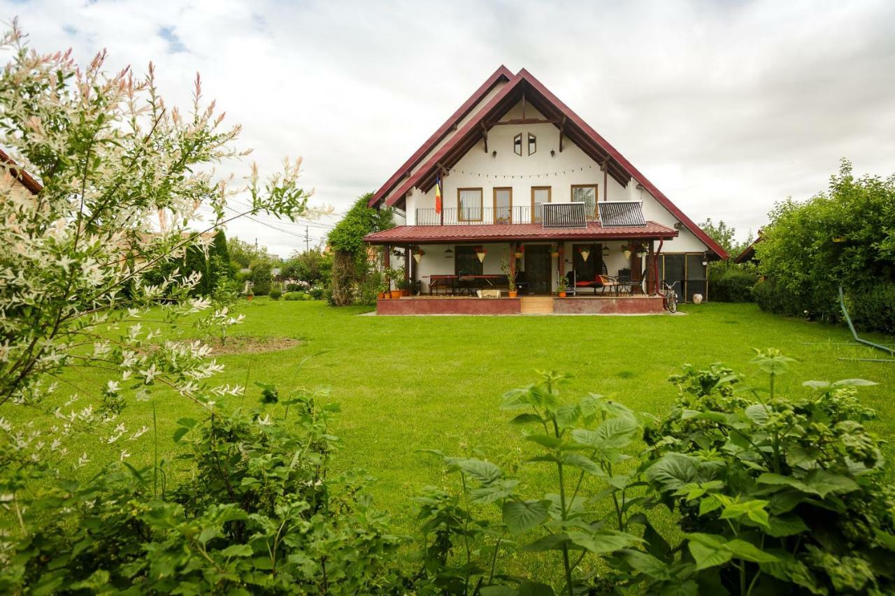 Отель Casa Florilor Куртя-де-Арджеш Экстерьер фото