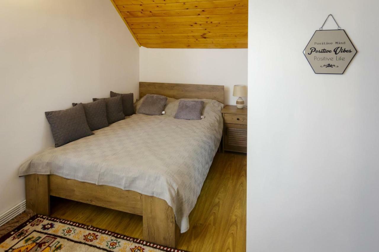 Отель Casa Florilor Куртя-де-Арджеш Экстерьер фото